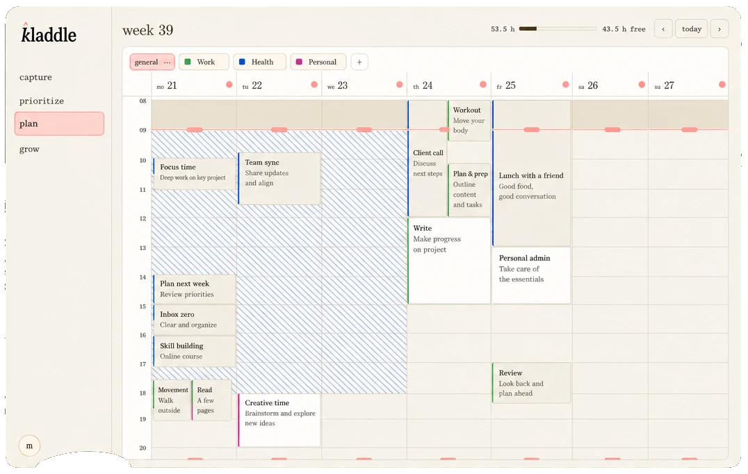 the plan view: a week with calendar events, planned tasks and the free hours between them